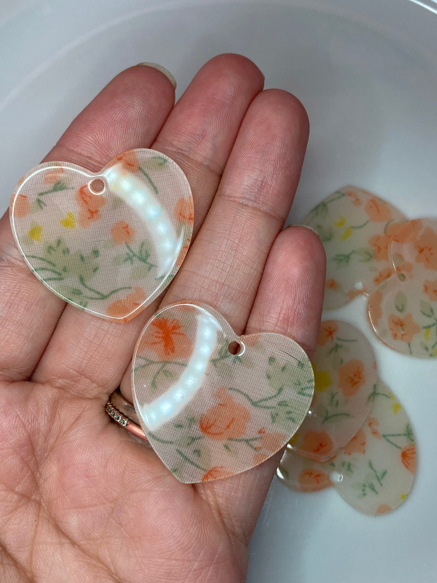 Floral Resin Hearts 32x34mm