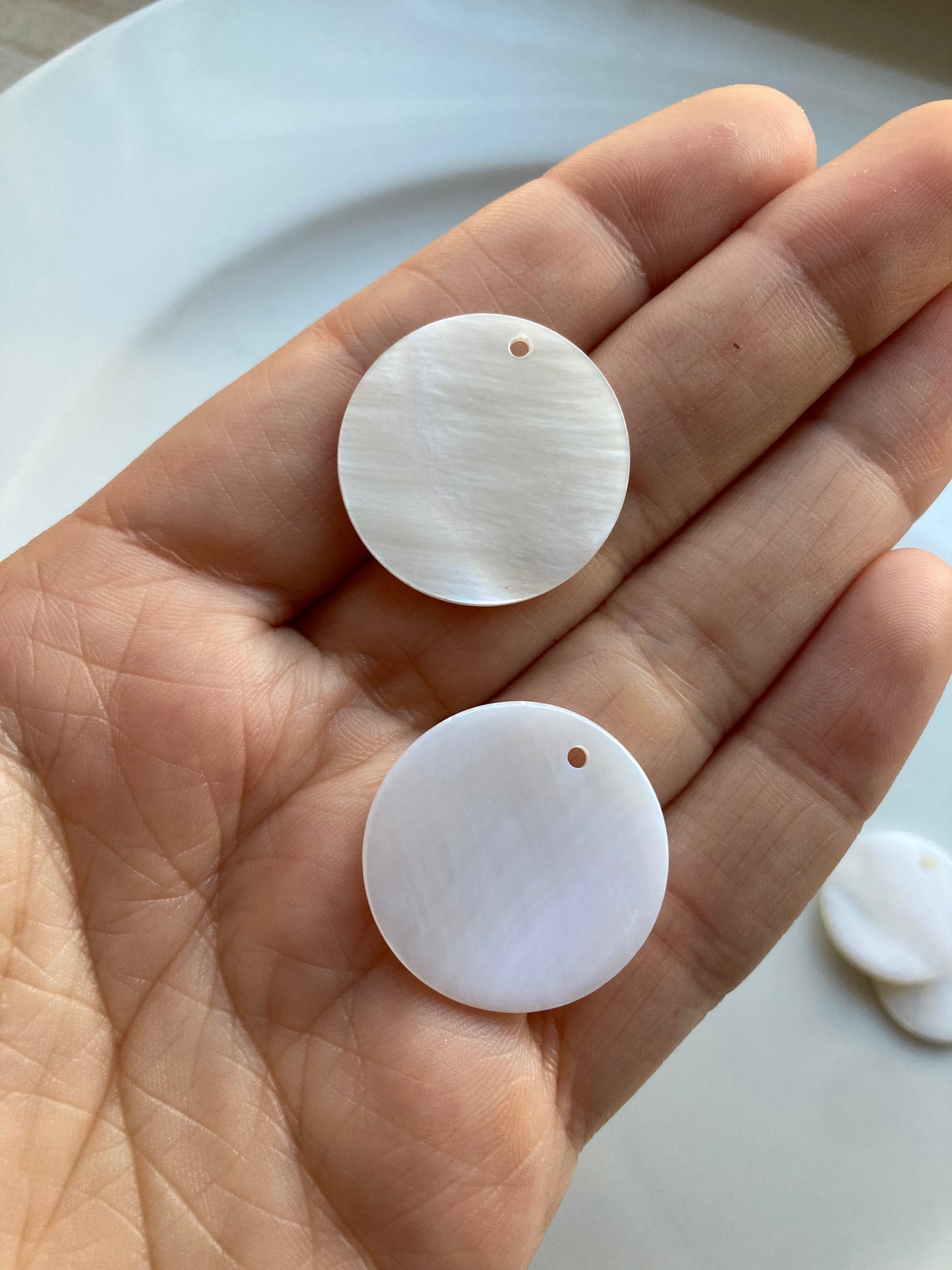 Mother Of Pearl Shell Round Cabs / Charms