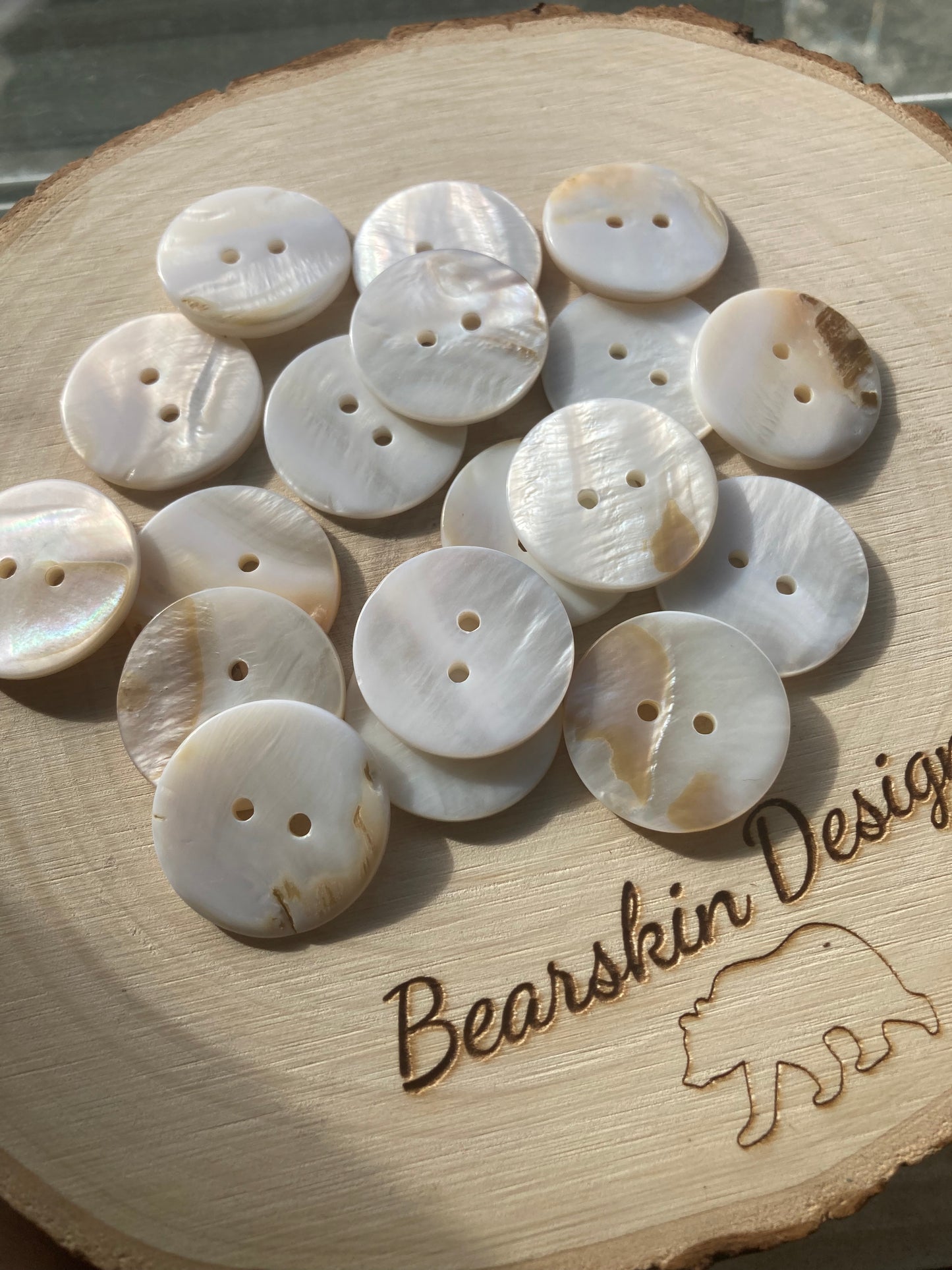Mother of Pearl Button Cabs 25mm