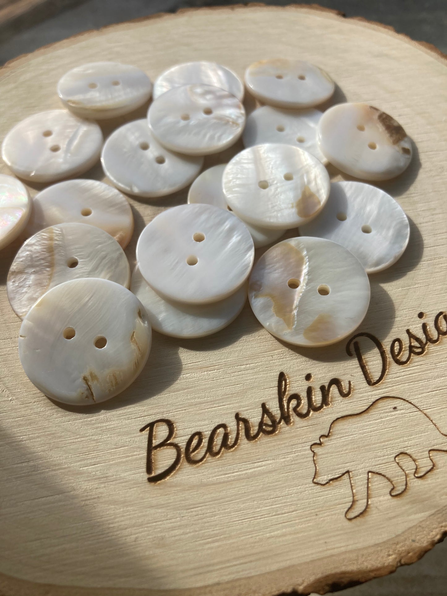 Mother of Pearl Button Cabs 25mm